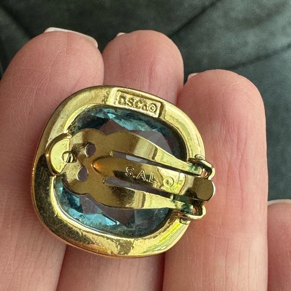 D S Co. Daniel Swarovski SAL Gold Tone Blue White Crystal Clip On Earrings0.7/8” - Picture 5 of 6